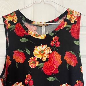 Acting pro, floral maxi dress, size large